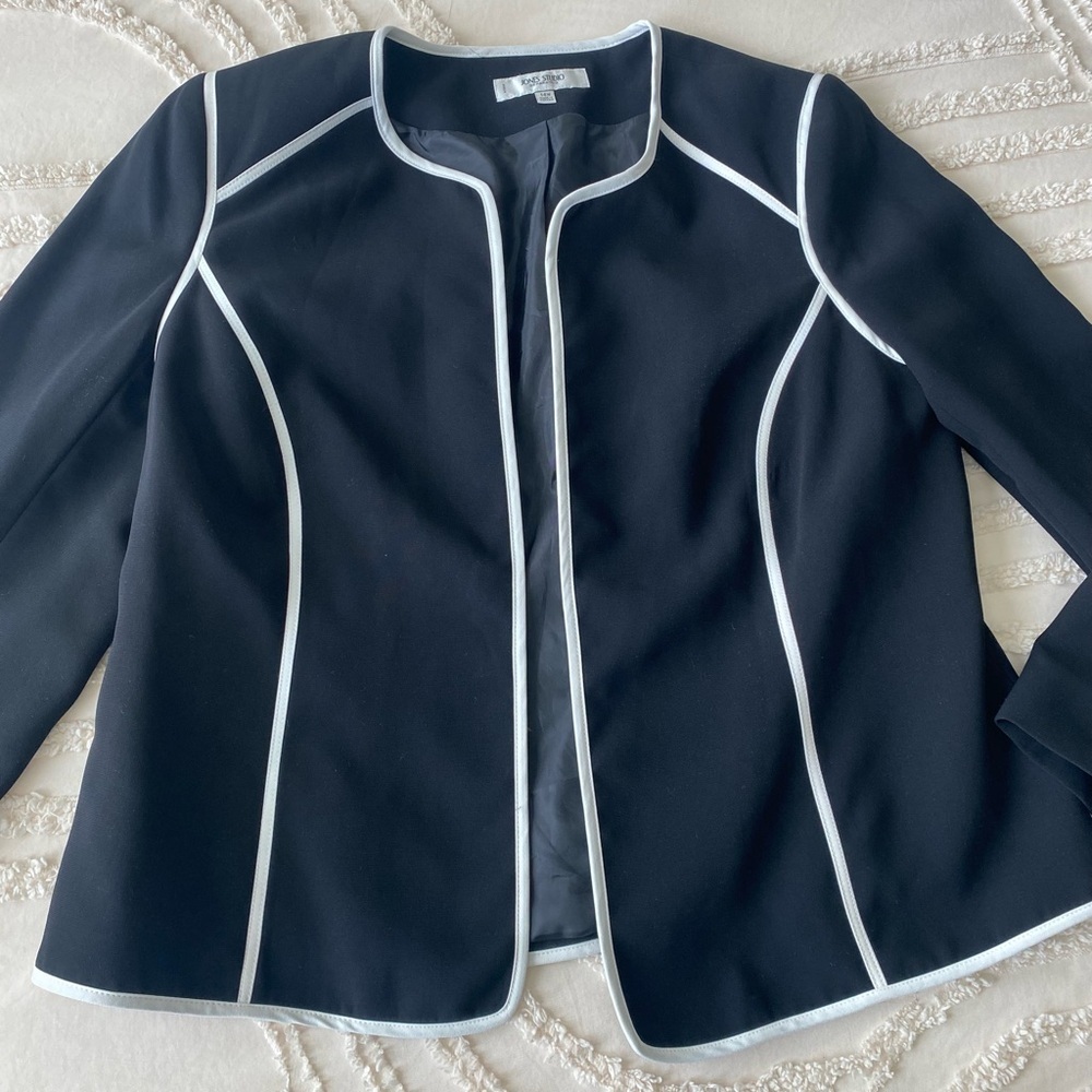 Jones Studio black with white trim piping open blazer 14W